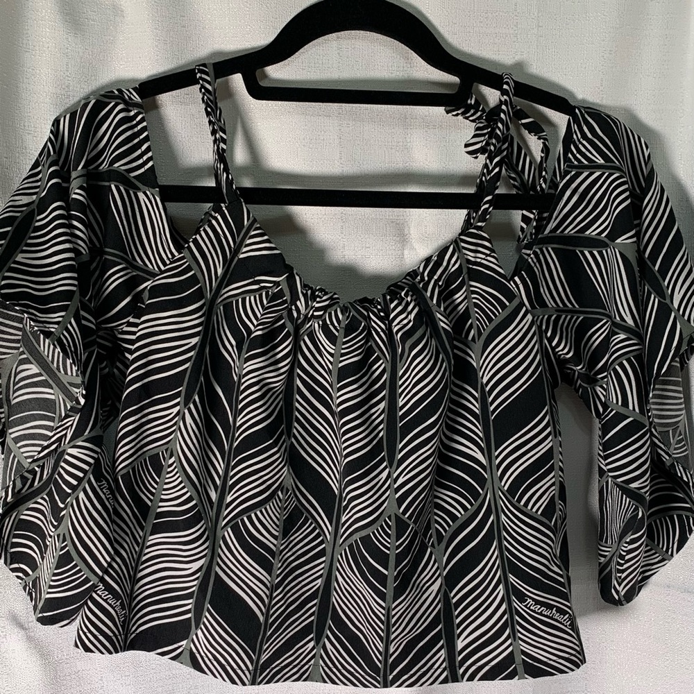 Manuhealii Adjustable Off-Shoulder Crop Top